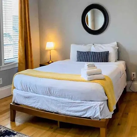 Hostwise Stays - The Ohioan - Beautiful Brick Apt, Minutes To Downtown!