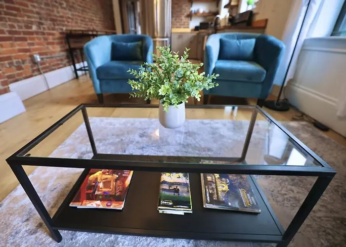 Hostwise - The Ohioan - Beautiful Brick Apt, Minutes To Downtown! *